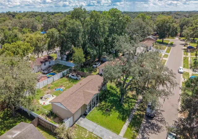 Photo 4 of Single family home for sale at 3667 Trianon Dr, Orlando, FL 32818 | MLS# O6444541 | Listing updated on 2026-10-07