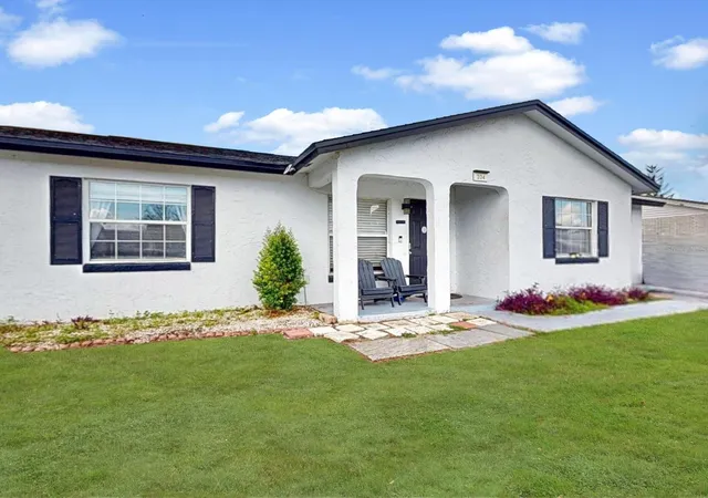 Photo 3 of Single family home for sale at 104 Tampico Ln, Kissimmee, FL 34743 | MLS# S5158251 | Listing updated on 2026-10-05