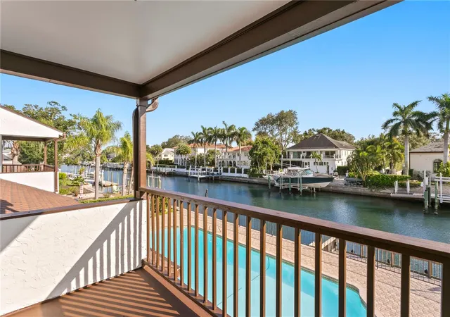 Photo 3 of Single family home for sale at 4922 W Bay Way Pl, Tampa, FL 33629 | MLS# TB8551871 | Listing updated on 2026-10-30