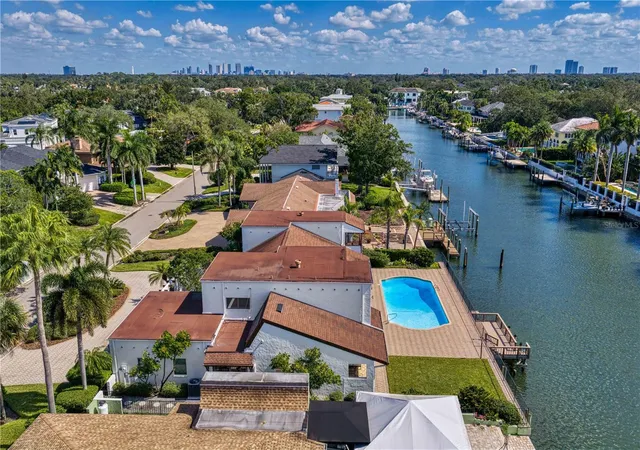 Photo 4 of Single family home for sale at 4922 W Bay Way Pl, Tampa, FL 33629 | MLS# TB8551871 | Listing updated on 2026-10-30