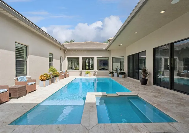 Photo 3 of Single family home for sale at 11532 Waterstone Loop Dr, Windermere, FL 34786 | MLS# O6444548 | Listing updated on 2026-10-14