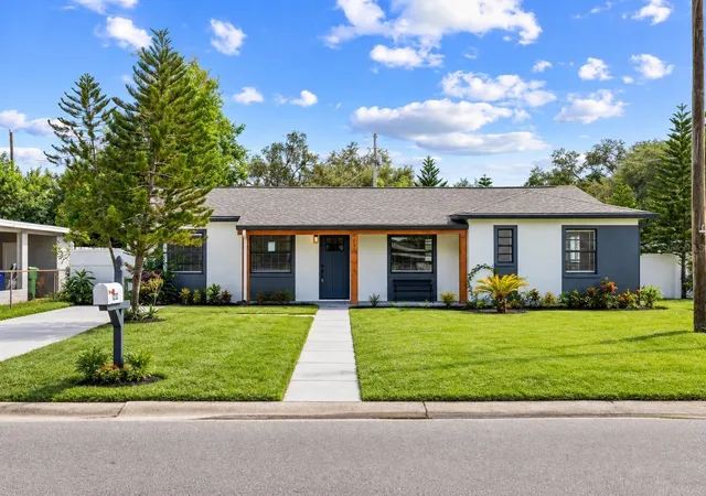 Photo 3 of Single family home for sale at 4232 W Bay View Ave, Tampa, FL 33611 | MLS# TB8551883 | Listing updated on 2026-10-20