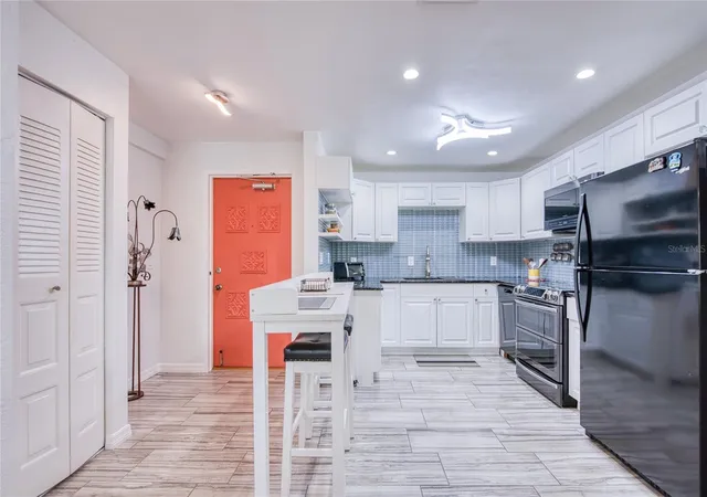 Listing Photo 5 - Condo for sale in building located at 4681 1St St Ne, St. Petersburg, FL 33703 - Unit #301