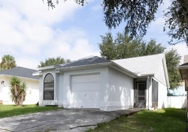Photo 2 of Single family home for sale at 651 Lake Dexter Cir, Winter Haven, FL 33884 | MLS# P4939989 | Listing updated on 2026-10-02