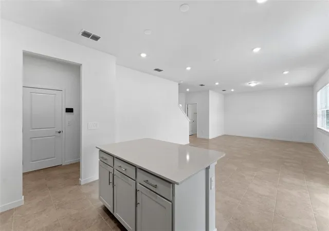 Photo 4 of Single family home for sale at 11133 Sycamore Glen Loop, Thonotosassa, FL 33592 | MLS# TB8551889 | Listing updated on 2026-09-26