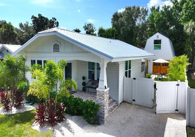 Photo 1 of Single family home for sale at 2546 Loma Linda St, Sarasota, FL 34239 | MLS# A4707307 | Listing updated on 2026-10-07