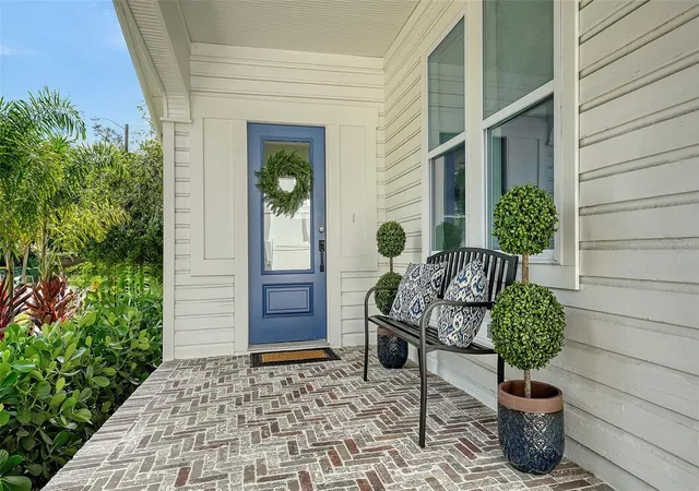 Photo 3 of Single family home for sale at 2546 Loma Linda St, Sarasota, FL 34239 | MLS# A4707307 | Listing updated on 2026-10-07