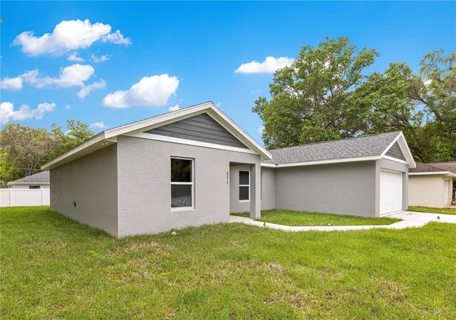 Photo 3 of Single family home for sale at 13 Fisher Run Ter, Ocklawaha, FL 32179 | MLS# OM732847 | Listing updated on 2026-09-25