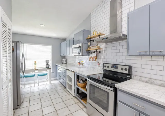Photo 3 of Single family home for sale at 1131 Covington St, Oviedo, FL 32765 | MLS# O6444558 | Listing updated on 2026-09-28
