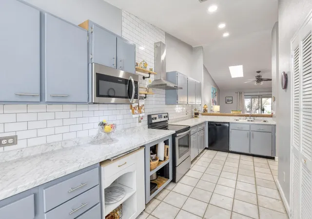 Photo 4 of Single family home for sale at 1131 Covington St, Oviedo, FL 32765 | MLS# O6444558 | Listing updated on 2026-09-28