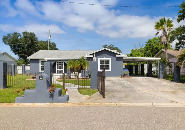 Photo 3 of Single family home for sale at 6012 Francis Dr, Apollo Beach, FL 33572 | MLS# A4707308 | Listing updated on 2026-09-30