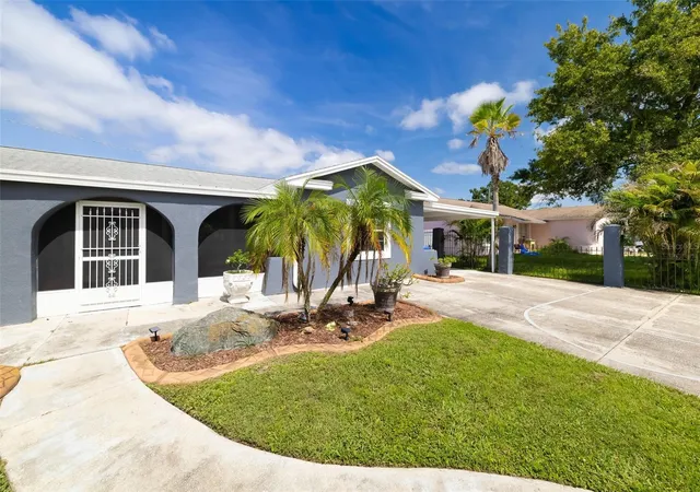 Photo 3 of Single family home for sale at 6012 Francis Dr, Apollo Beach, FL 33572 | MLS# A4707308 | Listing updated on 2026-09-30