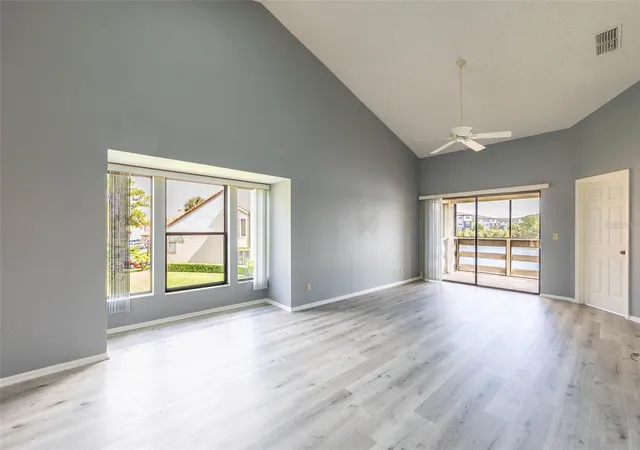 Listing Photo 4 - Condo for sale in building located at 1905 Gdn Lake Dr, WINTER HAVEN, FL 33884
