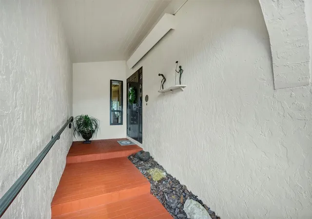 Photo 4 of House for sale at 6002 Country Clb Dr, Lake Wales, FL 33898 | MLS# P4939991 | Listing updated on 2026-09-27
