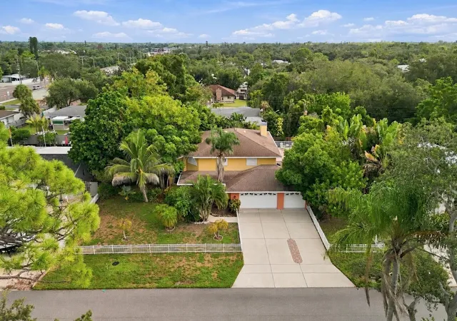 Photo 1 of Single family home for sale at 2429 Whippoorwill Cir, Sarasota, FL 34231 | MLS# A4707309 | Listing updated on 2026-10-03