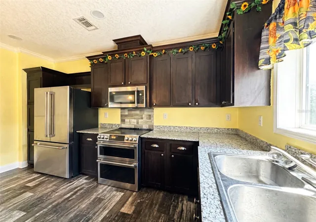 Photo 4 of Manufactured home for sale at 6968 W Peking Ct, Dunnellon, FL 34433 | MLS# W7889801 | Listing updated on 2026-09-29