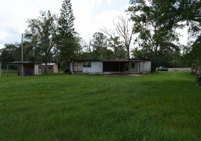 Photo 3 of Sale Pending at 1005 Grandaddy, Lutz, FL 33548 | MLS# O6444562 | Listing updated on 2026-10-01