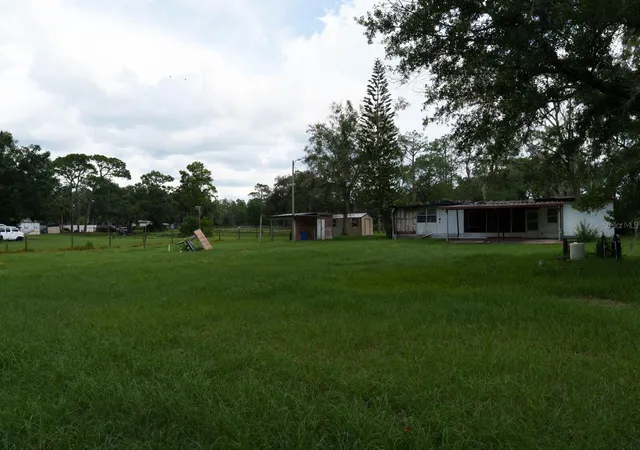 Photo 4 of Sale Pending at 1005 Grandaddy, Lutz, FL 33548 | MLS# O6444562 | Listing updated on 2026-10-01