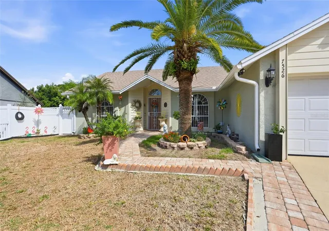 Photo 3 of Single family home for sale at 7526 Covedale Dr, Orlando, FL 32818 | MLS# O6444563 | Listing updated on 2026-10-01
