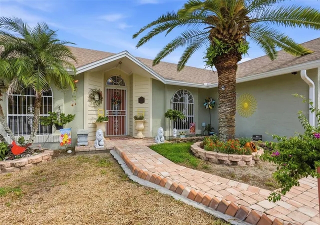 Photo 4 of Single family home for sale at 7526 Covedale Dr, Orlando, FL 32818 | MLS# O6444563 | Listing updated on 2026-10-01