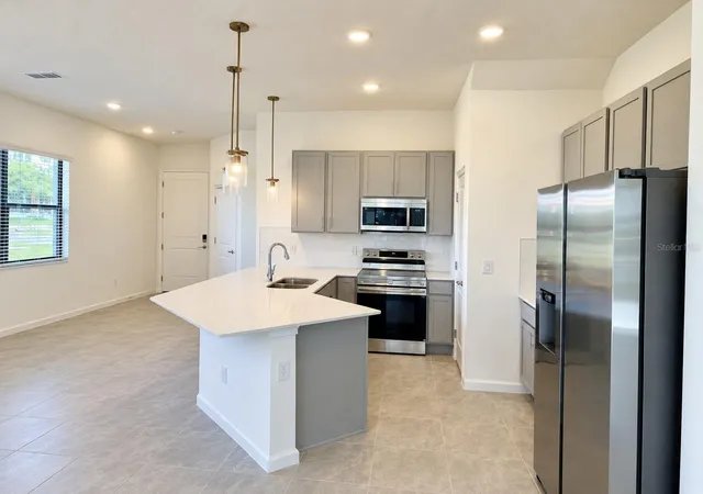 Photo 3 of Townhouse for sale at 10592 Ebb Tide Ln, Orlando, FL 32821 | MLS# O6444567 | Listing updated on 2026-10-08