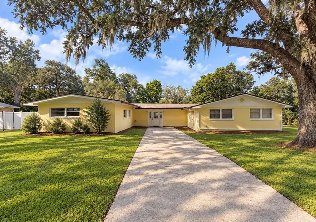 Single family home for sale at 2508 Stoer Is Dr, LEESBURG, FL 34748 | MLS# G5118234