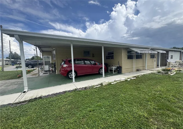 Photo 4 of Manufactured home for sale at 37140 8th Avenue, Zephyrhills, FL 33542 | MLS# TB8551909 | Listing updated on 2026-09-25