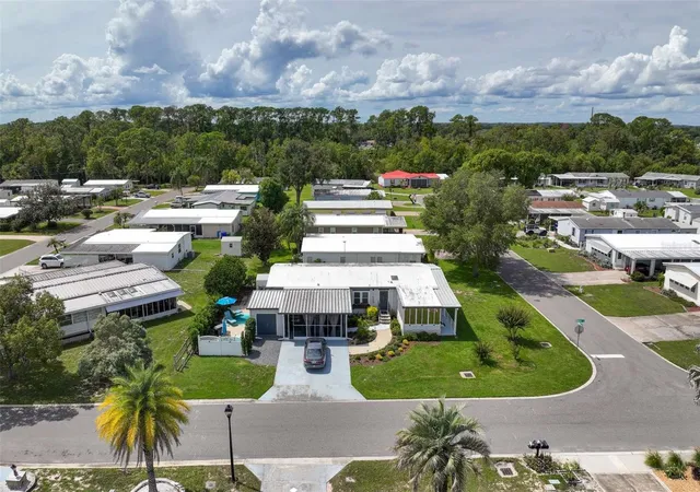 Photo 3 of Manufactured home for sale at 1433 Elkhart Cir, Tavares, FL 32778 | MLS# G5118238 | Listing updated on 2026-10-06