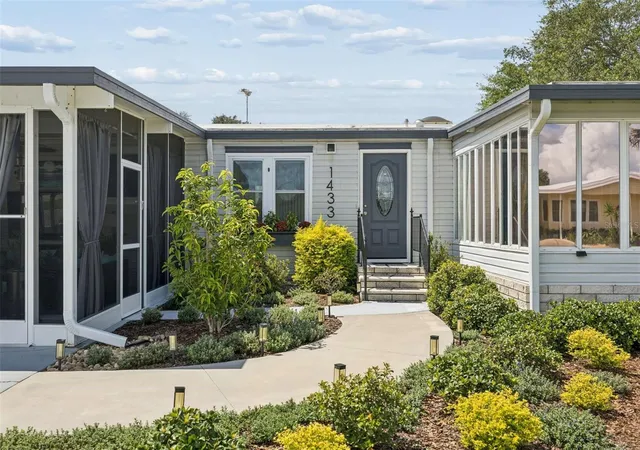 Photo 4 of Manufactured home for sale at 1433 Elkhart Cir, Tavares, FL 32778 | MLS# G5118238 | Listing updated on 2026-10-06