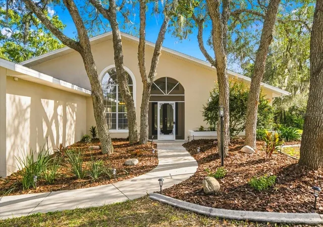 Photo 1 of Single family home for sale at 18 Dahlia Ct S, Homosassa, FL 34446 | MLS# W7889802 | Listing updated on 2026-10-06
