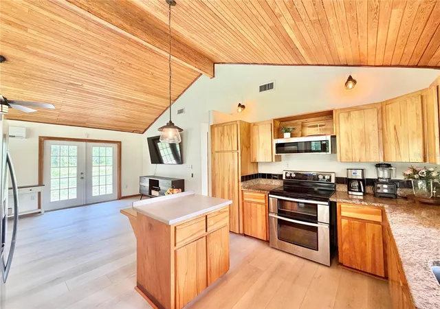 Photo 4 of Single family home for sale at 12212 NW 194th Terrace, Alachua, FL 32615 | MLS# GC543772 | Listing updated on 2026-09-29