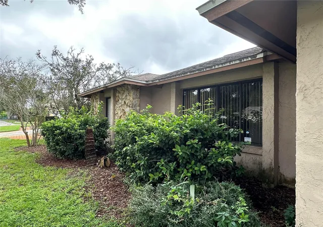 Photo 4 of Single family home for sale at 4737 Dunbarton Dr, Orlando, FL 32817 | MLS# O6444583 | Listing updated on 2026-09-29