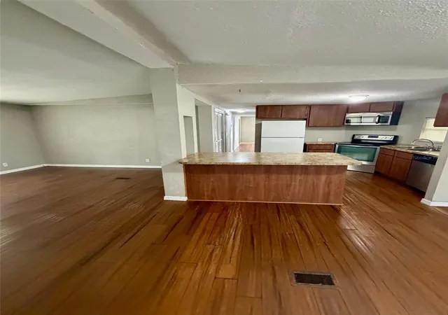 Photo 3 of Manufactured home for sale at 6552 Se 112th Street, Belleview, FL 34420 | MLS# OM732855 | Listing updated on 2026-09-25