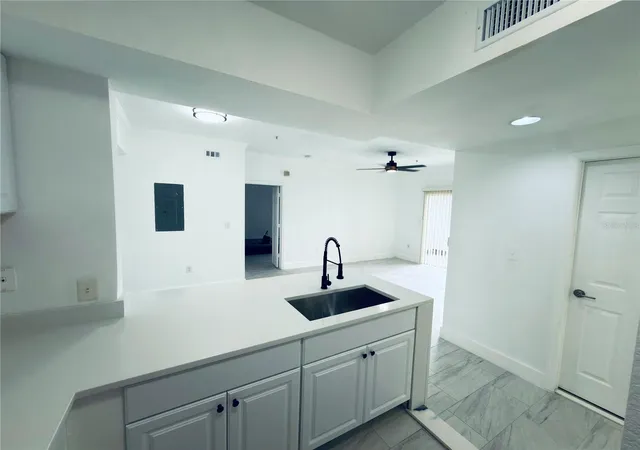 Listing Photo 5 - Condo for sale in building located at 3712 Castle Pines Ln, Orlando, FL 32839 - Unit #4122