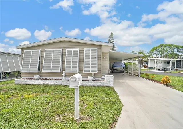 Photo 3 of Manufactured home for sale at 145 Edgewood Dr, Osprey, FL 34229 | MLS# A4707317 | Listing updated on 2026-10-04