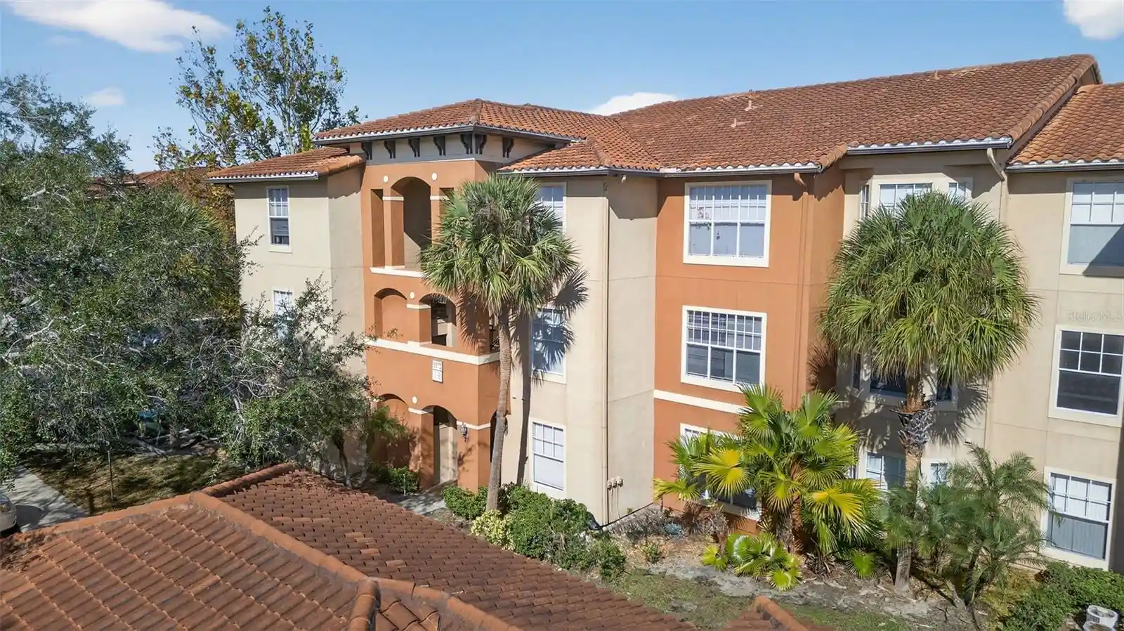 Listing Photo 1 - Condo for sale in 5572 Metrowest Blvd located at 5572 Metrowest Blvd, Orlando, FL 32811 - Unit #304