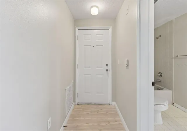 Listing Photo 3 - Condo for sale in building located at 5572 Metrowest Blvd, Orlando, FL 32811 - Unit #304