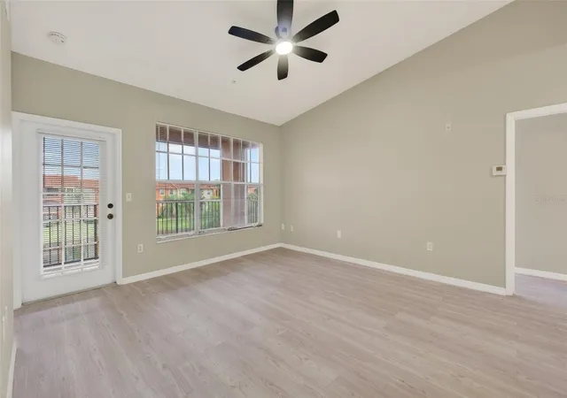 Listing Photo 4 - Condo for sale in building located at 5572 Metrowest Blvd, Orlando, FL 32811 - Unit #304