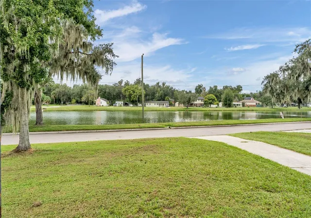 Photo 3 of Single family home for sale at 950 E Lake Dr, Bartow, FL 33830 | MLS# L4965324 | Listing updated on 2026-09-27