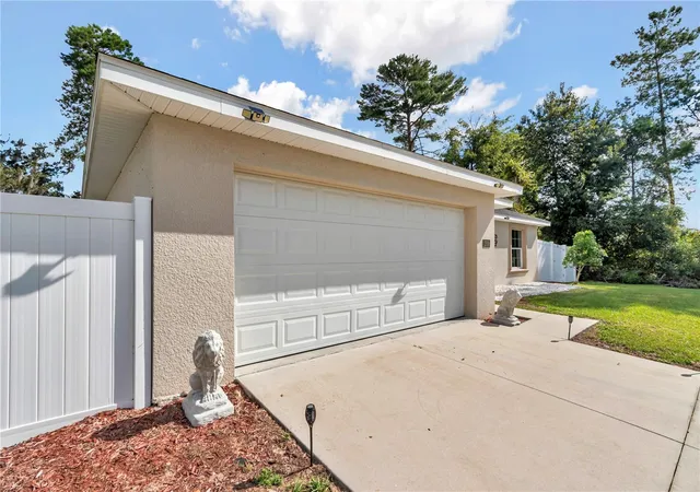 Photo 4 of Single family home for sale at 2308 SW 168th Loop, Ocala, FL 34473 | MLS# OM732858 | Listing updated on 2026-09-26