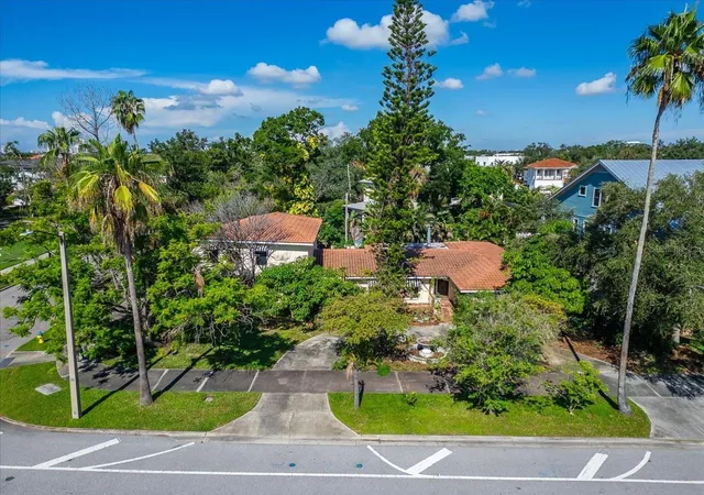 Single family home for sale at 114 W Davis Blvd, TAMPA, FL 33606 | MLS# TB8551950