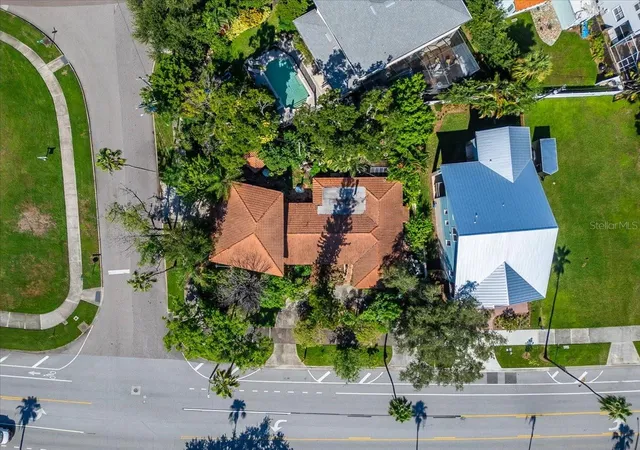 Photo 3 of Single family home for sale at 114 W Davis Blvd, Tampa, FL 33606 | MLS# TB8551950 | Listing updated on 2026-09-29