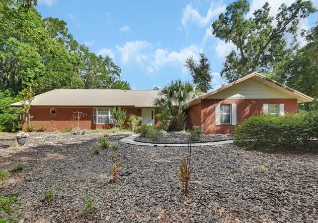 Photo 1 of Single family home for sale at 350 Lafayette Pl, Deland, FL 32720 | MLS# V4951493 | Listing updated on 2026-09-29