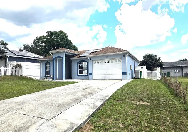 Photo 3 of Single family home for sale at 6012 Lake Ruth Dr E, Dundee, FL 33838 | MLS# L4965331 | Listing updated on 2026-10-01