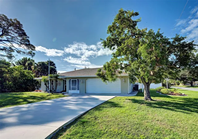 Photo 3 of Single family home for sale at 785 Cypress Rd, Venice, FL 34293 | MLS# N6145915 | Listing updated on 2026-09-28