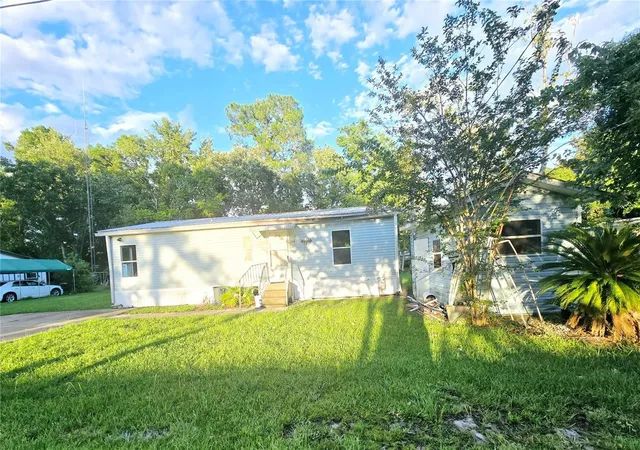 Photo 1 of Manufactured home for sale at 208 Pine Tree Trl, Crescent City, FL 32112 | MLS# V4951496 | Listing updated on 2026-09-25