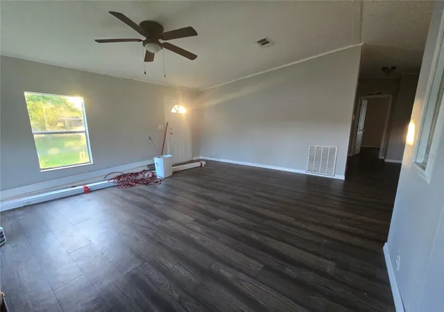 Photo 3 of Manufactured home for sale at 208 Pine Tree Trl, Crescent City, FL 32112 | MLS# V4951496 | Listing updated on 2026-09-25