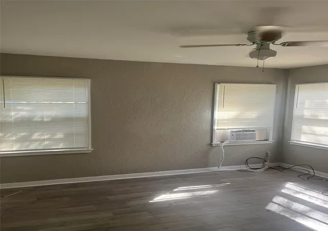 Photo 4 of House for sale at 341 Fairview Ave, Daytona Beach, FL 32114 | MLS# O6444624 | Listing updated on 2026-09-25