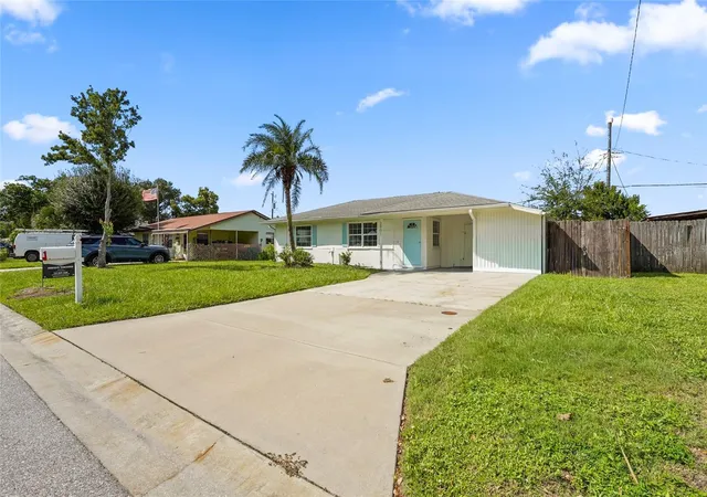 Photo 2 of Single family home for sale at 2901 Poplar St, Sarasota, FL 34237 | MLS# TB8551974 | Listing updated on 2026-10-04
