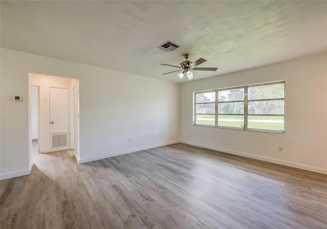 Photo 3 of Single family home for sale at 971 N Waycross Cir, Deltona, FL 32725 | MLS# V4951498 | Listing updated on 2026-10-06